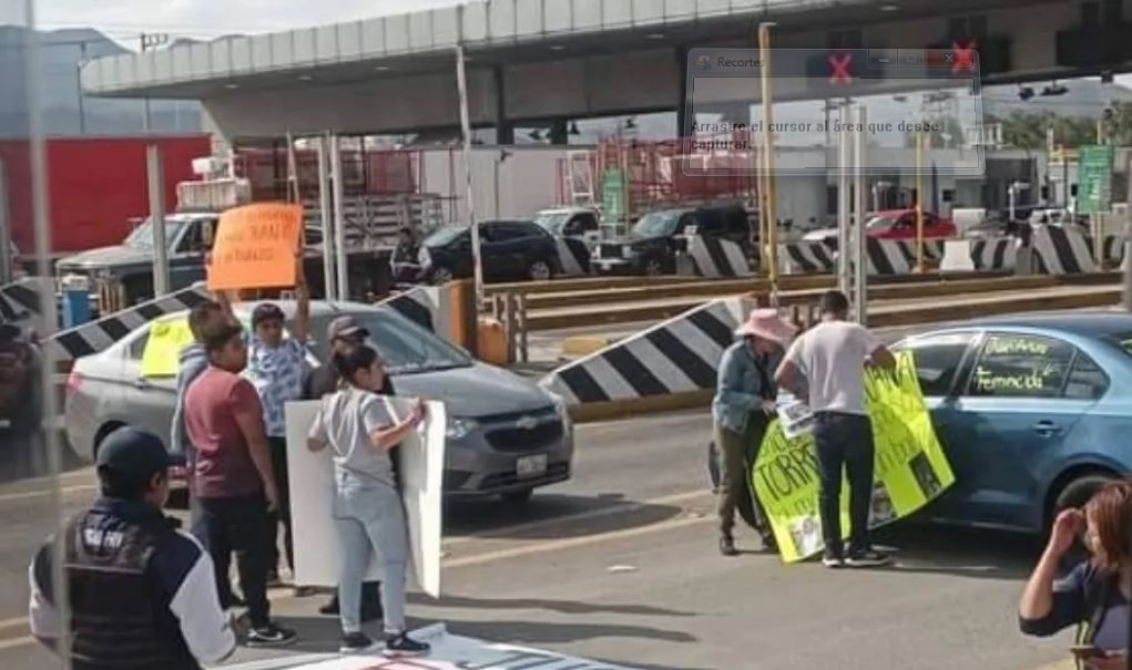 Por: Cortesía Bloqueo y accidente complican el tránsito en la autopista México-Querétaro