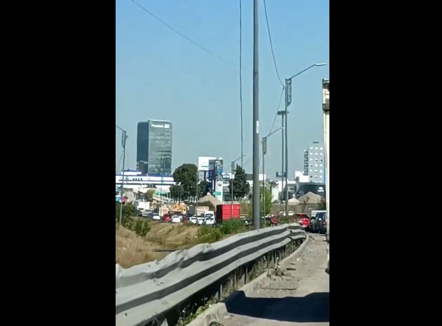 Por: Cortesía Carambola en Periférico Ecológico: tráfico detenido y vías alternas sugeridas