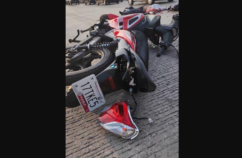Por: Cortesía Motociclista muere arrollado por tráiler en el Periférico Ecológico; conductor huye