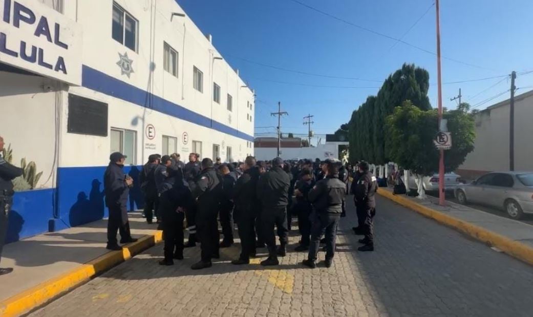 Por: Cortesía Policías de San Pedro Cholula exigen cambios; alcaldesa promete mejoras