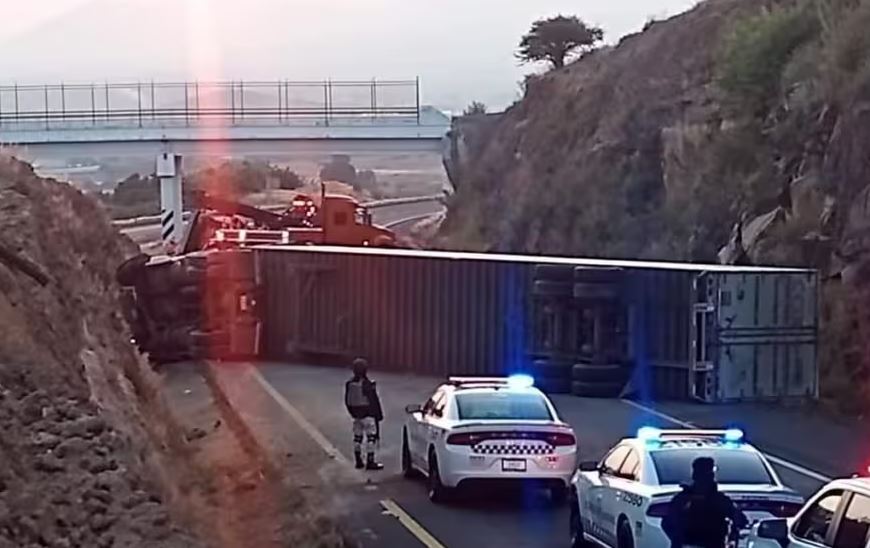 Por: Cortesía Accidentes en la autopista México-Guadalajara generan largas filas
