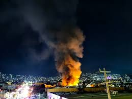 Por: Cortesía Incendio en el Mercado Central de Acapulco destruye más de 25 locales