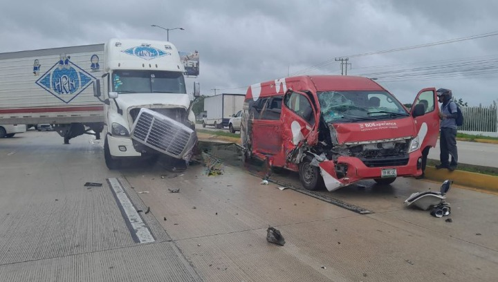 Por: Cortesía Accidente en el Bulevar Colosio de Cancún provoca congestión vehicular