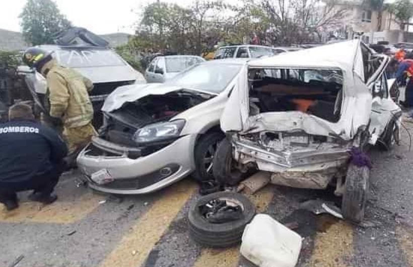 Por: Cortesía Aparatoso accidente en la carretera Puebla-Tehuacán deja dos heridos