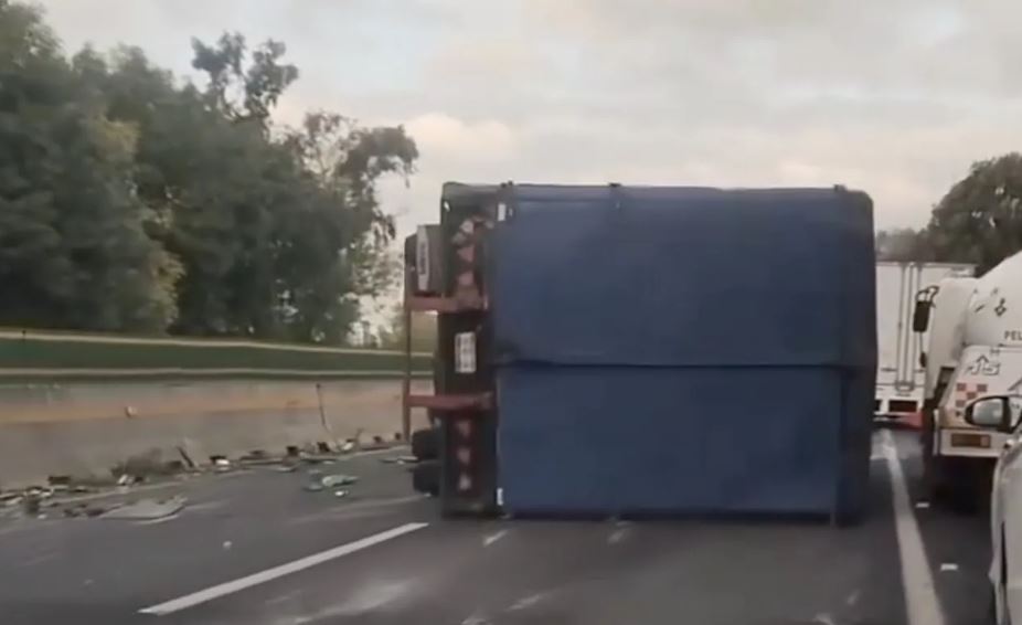 Por: Cortesía Accidente en autopista Chamapa-Lechería provoca caos vial en ambos sentidos