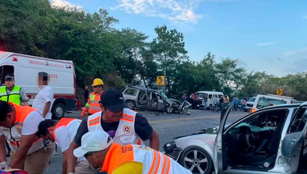 Por: Cortesía Accidente en autopista Arriaga-Tuxtla deja 2 muertos y 8 heridos