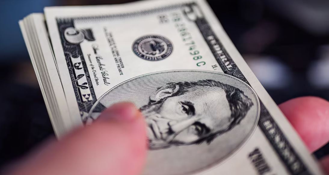Por: Cortesía Peso mexicano cae tras alza de inflación; dólar se vende en 20.33 pesos