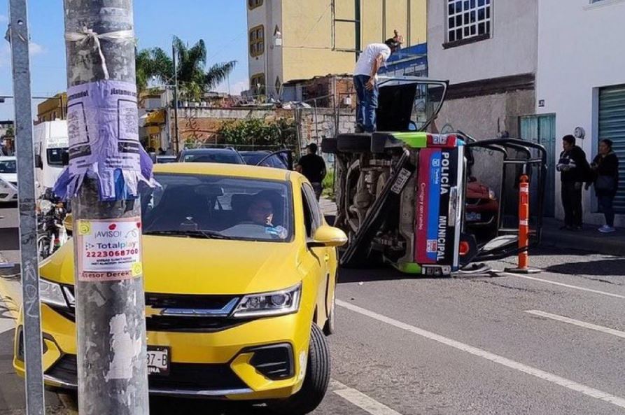 Por: Cortesía Patrulla de Puebla volcó en Bulevar Norte tras una peligrosa persecución