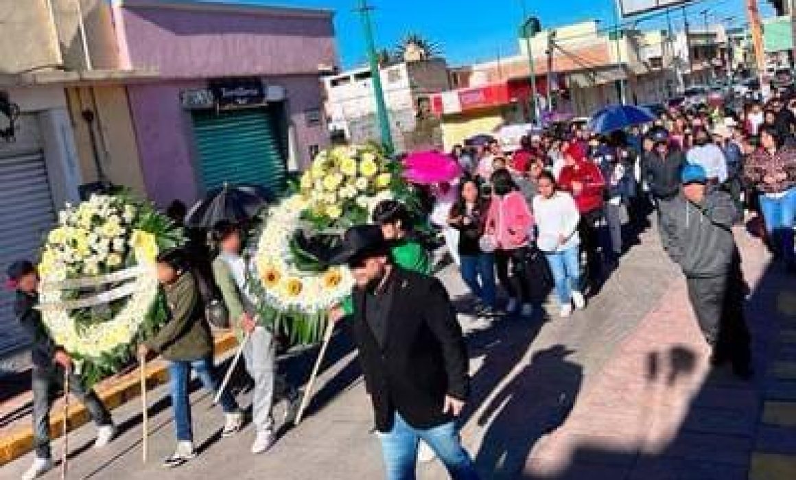 Por: Cortesía Despedida emotiva a Leslie N., estudiante fallecida en accidente en Contla