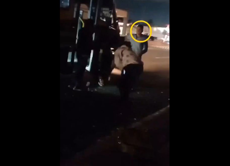 Por: Cortesía Conductor de transporte en Puebla golpea a mujer y jalonea a un menor