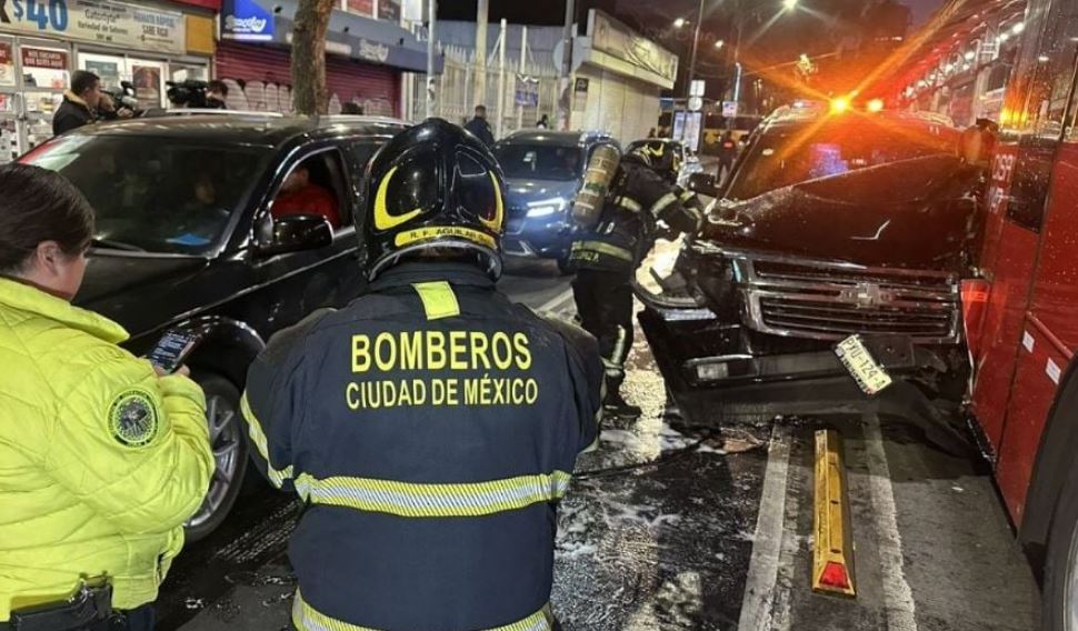 Por: Cortesía Accidente en Insurgentes Sur provoca caos en CDMX: Metrobús involucrado