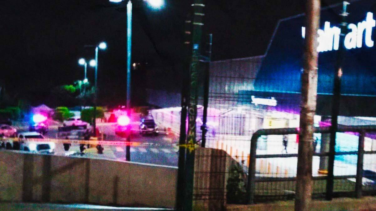 Por: Cortesía Hombre muere en presunto ataque directo en Walmart Las Ánimas en Puebla