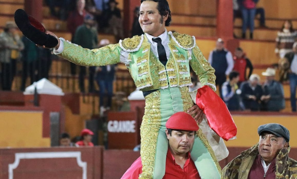 Angelino de Arriaga triunfa en la primera corrida de feria en Tlaxcala