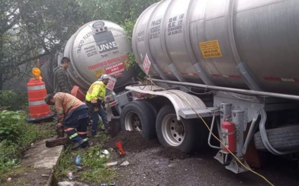 Por: Cortesía Autopista Puebla-Orizaba cerrada: emergencia por derrumbe en Cumbres