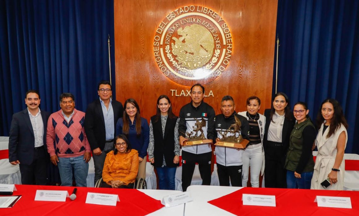Por: Cortesía Congreso de Tlaxcala honra al atleta paralímpico Leonardo Pérez y su entrenador