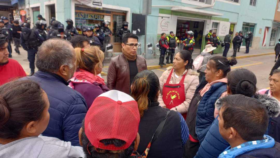 Por: Especial  Comerciantes piden intervención de Movimiento Antorchista ante desalojo en la capital