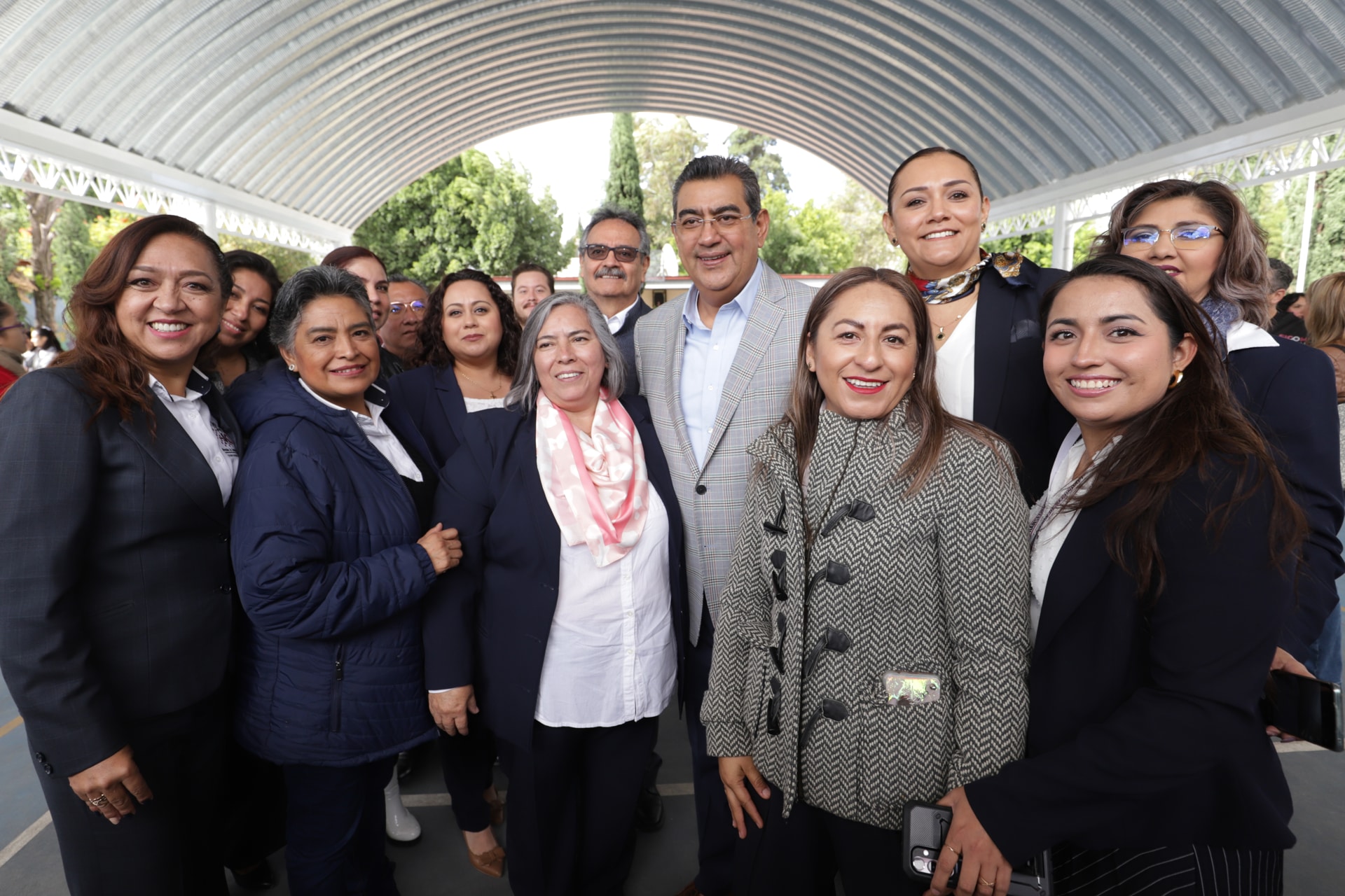 Por: Cortesía Sergio Salomón inaugura techados en escuelas poblanas, impulsando la educación