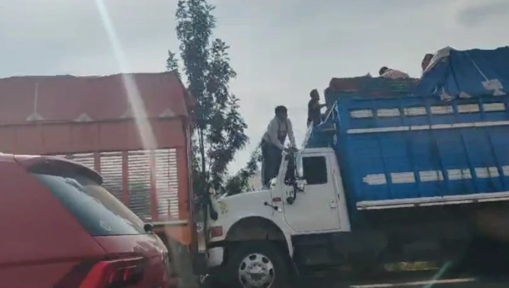 Por: Cortesía Accidente provoca caos vial en Periférico Ecológico este 30 de octubre