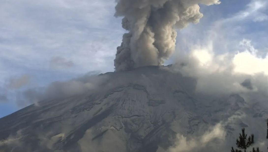 Por: Cortesía Popocatépetl emite ceniza y material incandescente: municipios afectados