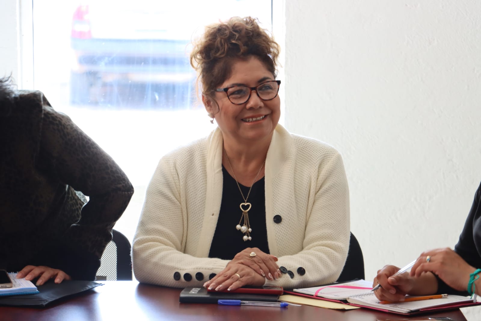 Comunicado oficial Acude Tere Alfaro, presidenta del DIF de Cuautlancingo, a reunión de titulares de la zona conurbada