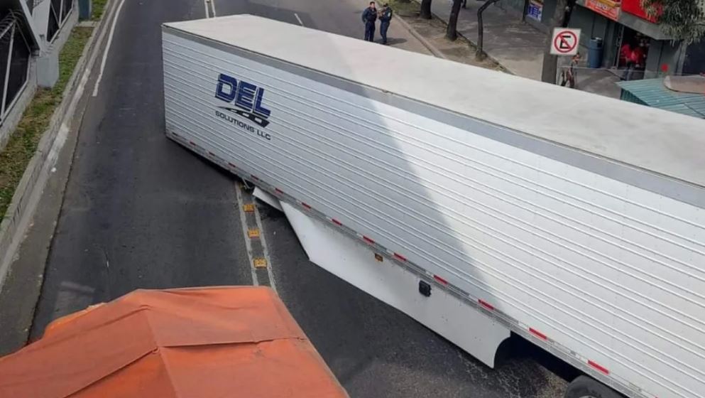 Por: Cortesía Accidente en Iztapalapa causa congestionamiento y obstruye vialidad