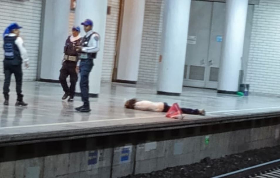 Por: Cortesía Tragedia en el Metro de CDMX: joven muere al ser golpeada por un tren