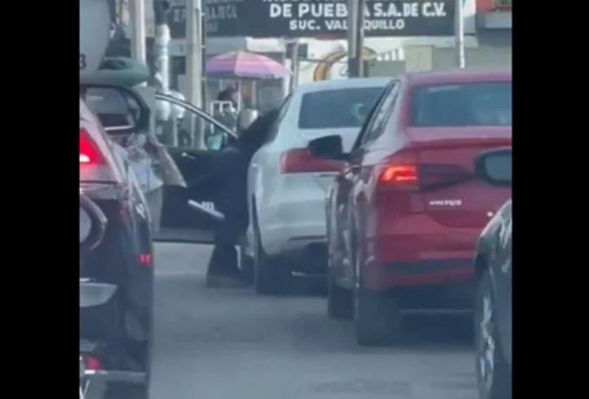 Por: Cortesía Pelea en Periférico Ecológico de Puebla; la Marina interviene en altercado vial