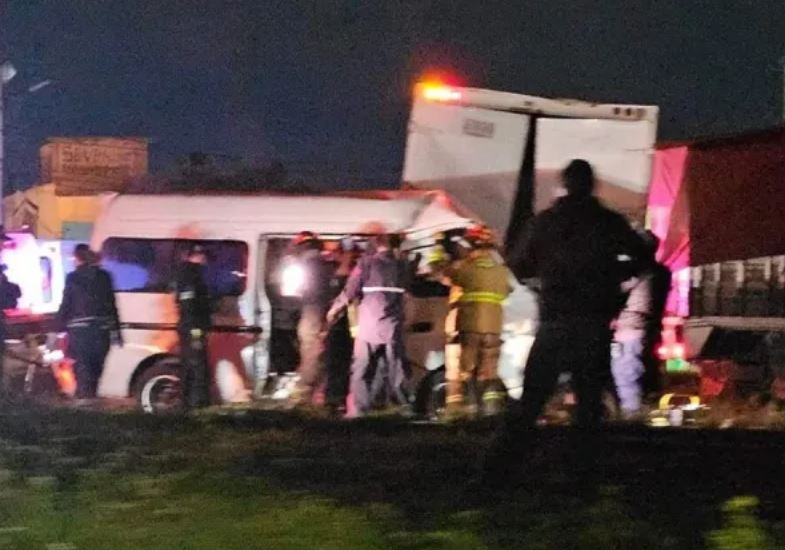 Por: Cortesía Accidente en Reyes Heroles deja tres vehículos dañados y tráfico lento a CDMX