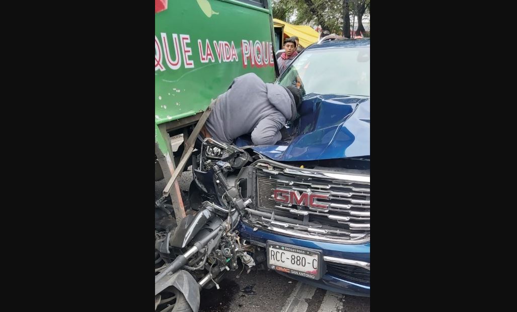 Por: Cortesía Hombre muere prensado tras intento de asalto en Iztapalapa