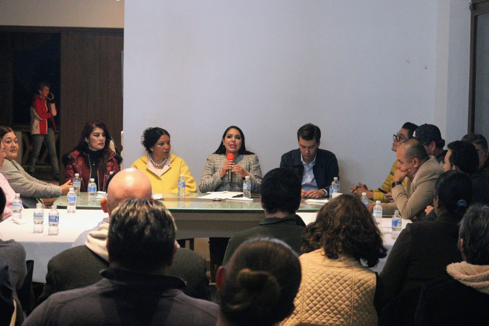 Por: Cortesía Lula Pineda Tonantzin Fernández escucha necesidades de presidentes de fraccionamientos de Zerezotla