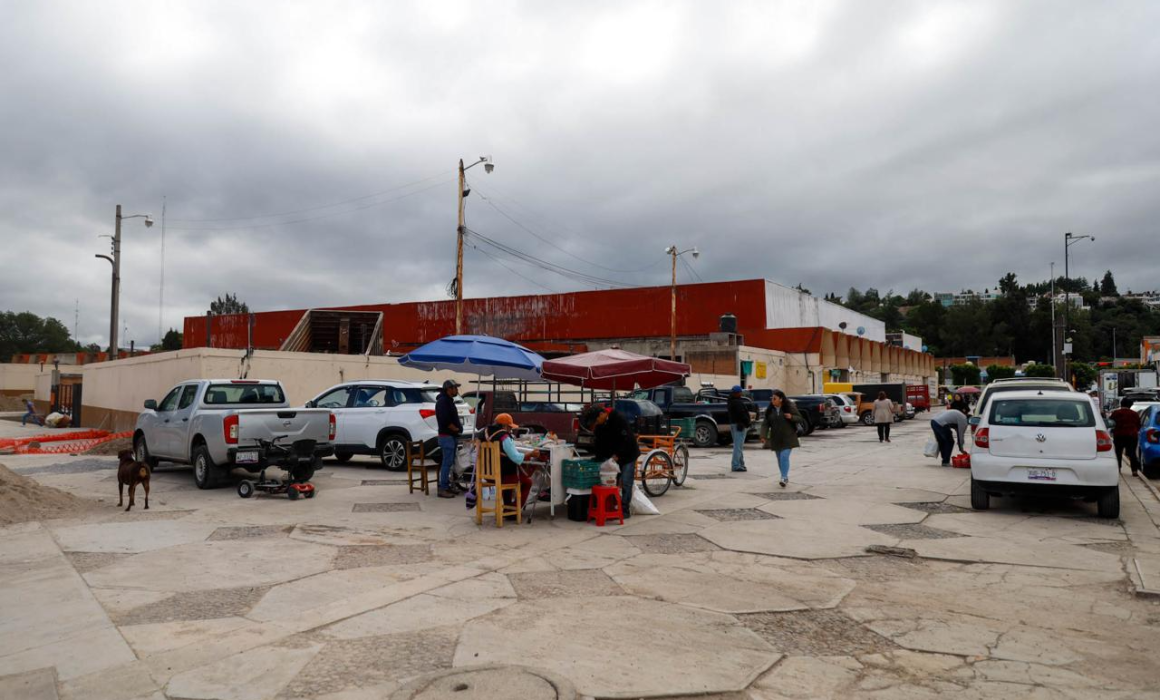 Por: Cortesía Cierre de Calle en Tlaxcala: Comerciantes Usan Explanada como Solución Temporal