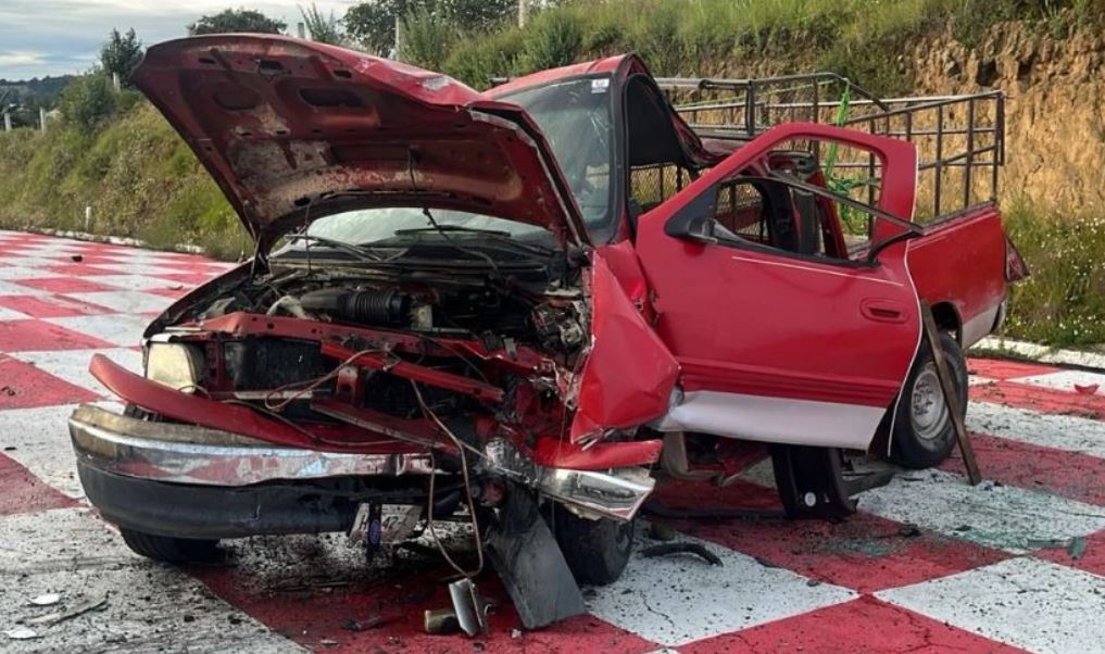 Por: Cortesía Volcadura en la autopista México-Puebla deja un lesionado y pérdida total