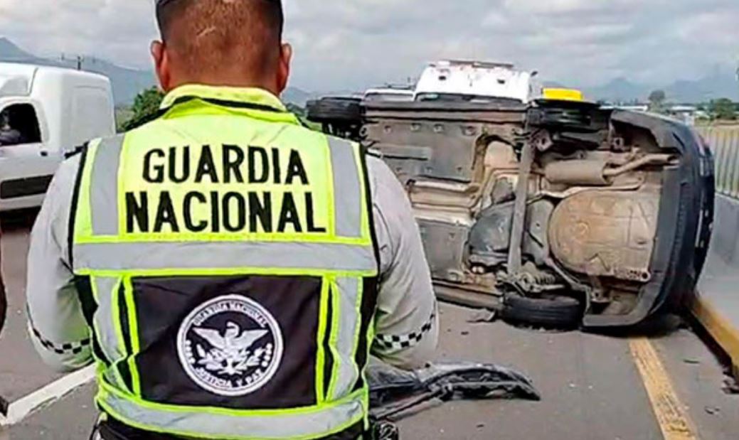 Por: Cortesía Volcadura en la autopista Córdoba-Veracruz deja una mujer lesionada y caos vial