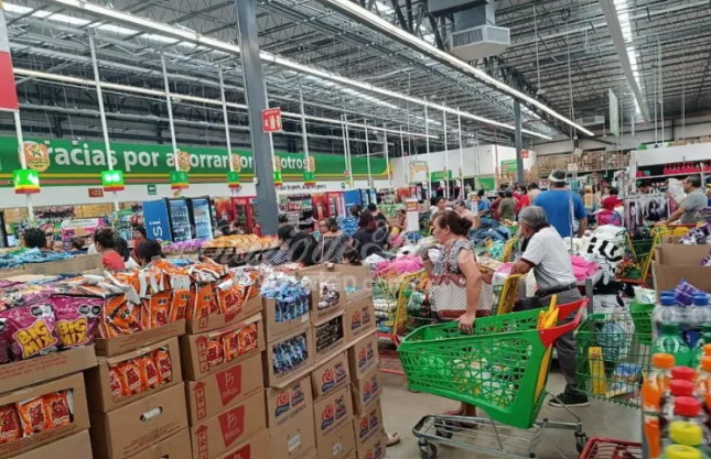 Por: Cortesía Pánico en Yucatán por el Huracán Milton: Centros comerciales devastados