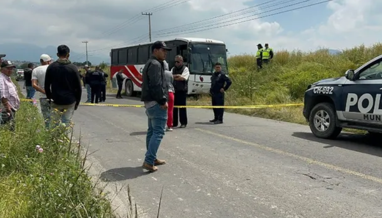 Por: Cortesía Tragedia en Chalco: Hombre y dos hijos perdieron la vida tras ser embestidos por autobús