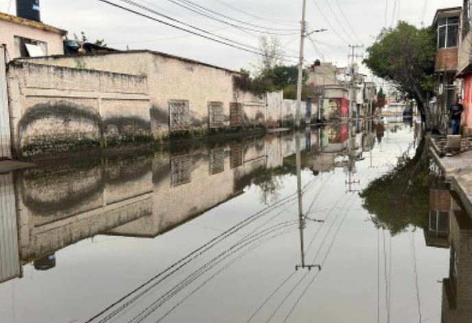 Por: Cortesía Fuertes lluvias provocan encharcamientos en Chalco; vecinos piden solución