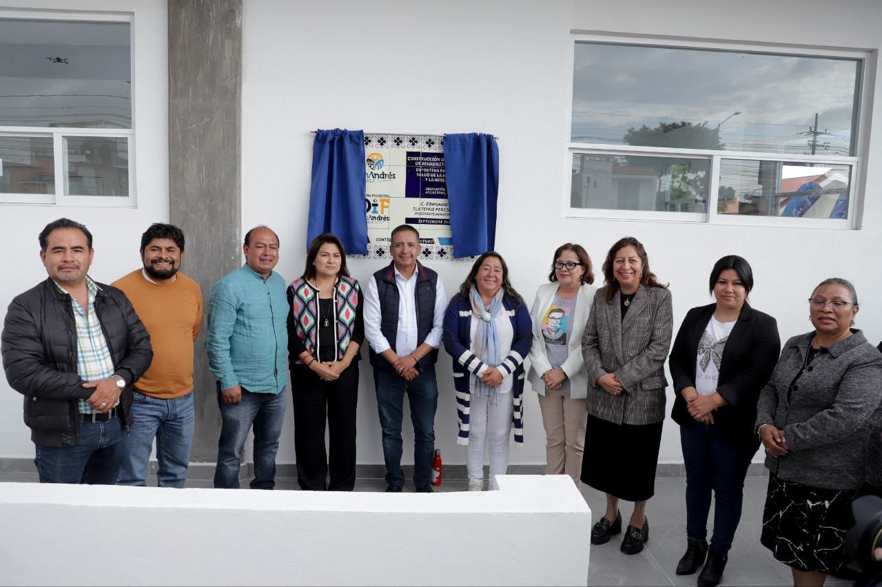 Por: Cortesía Lula Pineda Edmundo Tlatehui devela placa inaugural de tercera Subsecretaria de Seguridad Pública en Atlixcáyotl