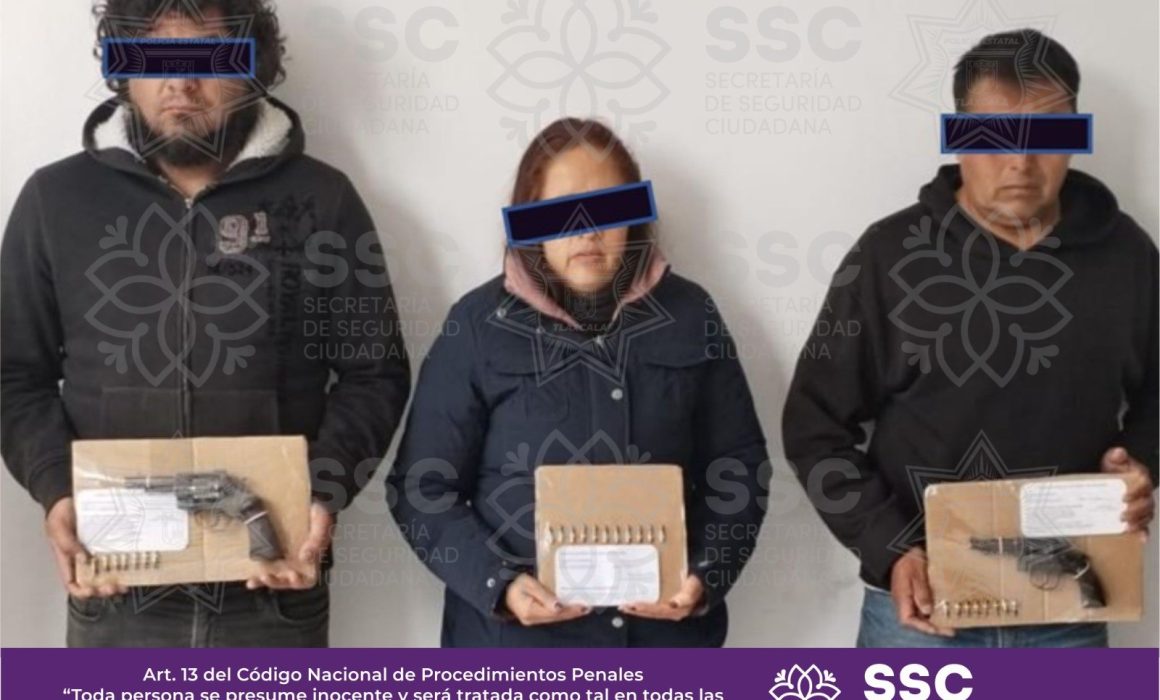 Policía detiene a tres personas en Tlaltelulco por portación ilegal de armas de fuego