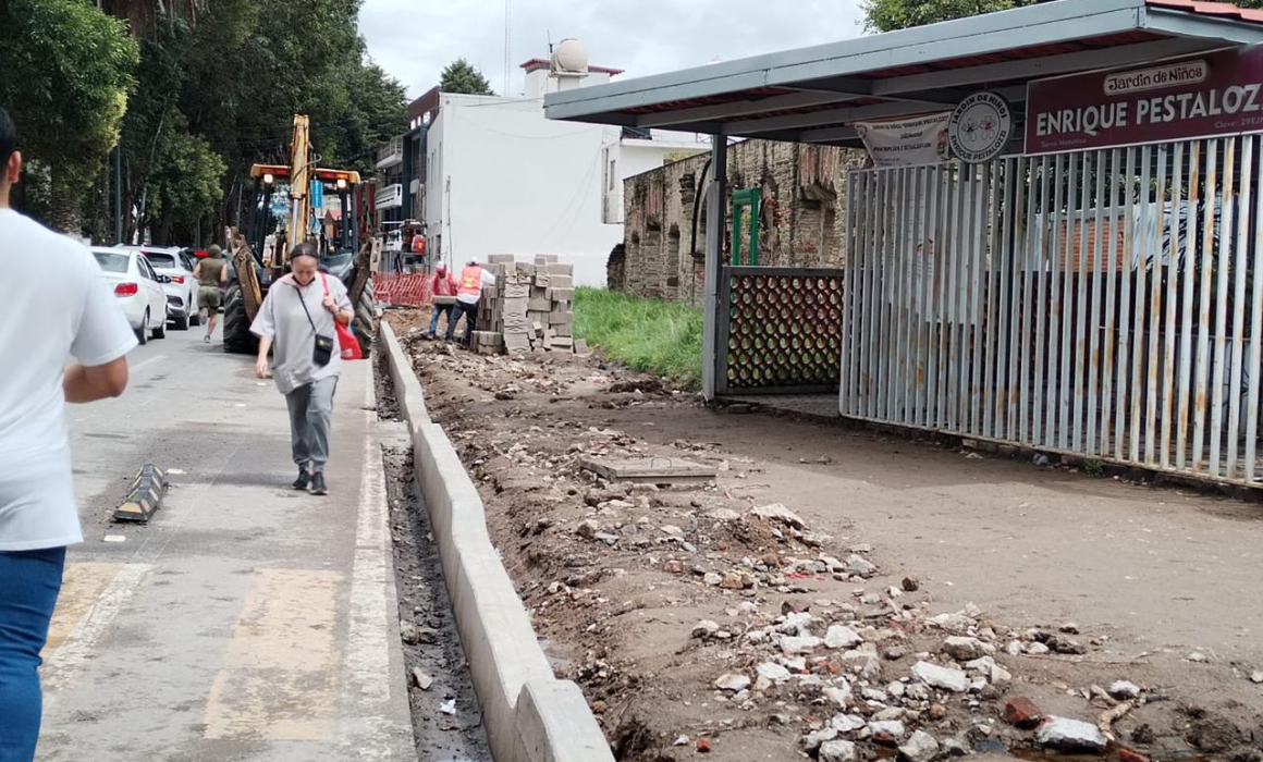 Por: Cortesía ¡Urgente! La rehabilitación de banquetas en el IPN Tlaxcala pone en riesgo a los alumnos
