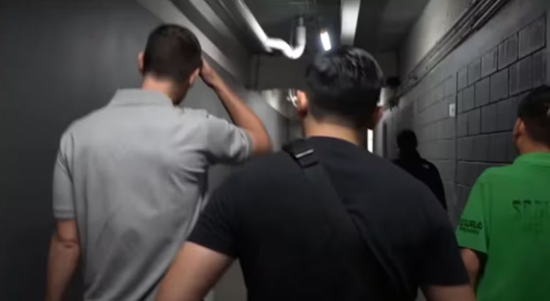 Por: Cortesía Adrián Marcelo enfrenta multa millonaria por salir de La Casa de los Famosos 2024