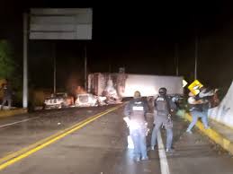Por: Cortesía Autopista Durango-Mazatlán cerrada por bloqueos violentos; Capufe y Guardia Nacional alertan