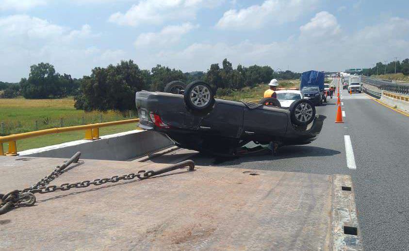 Por: Cortesía Volcadura en la carretera México-Tulancingo provoca lesiones y afecta tránsito
