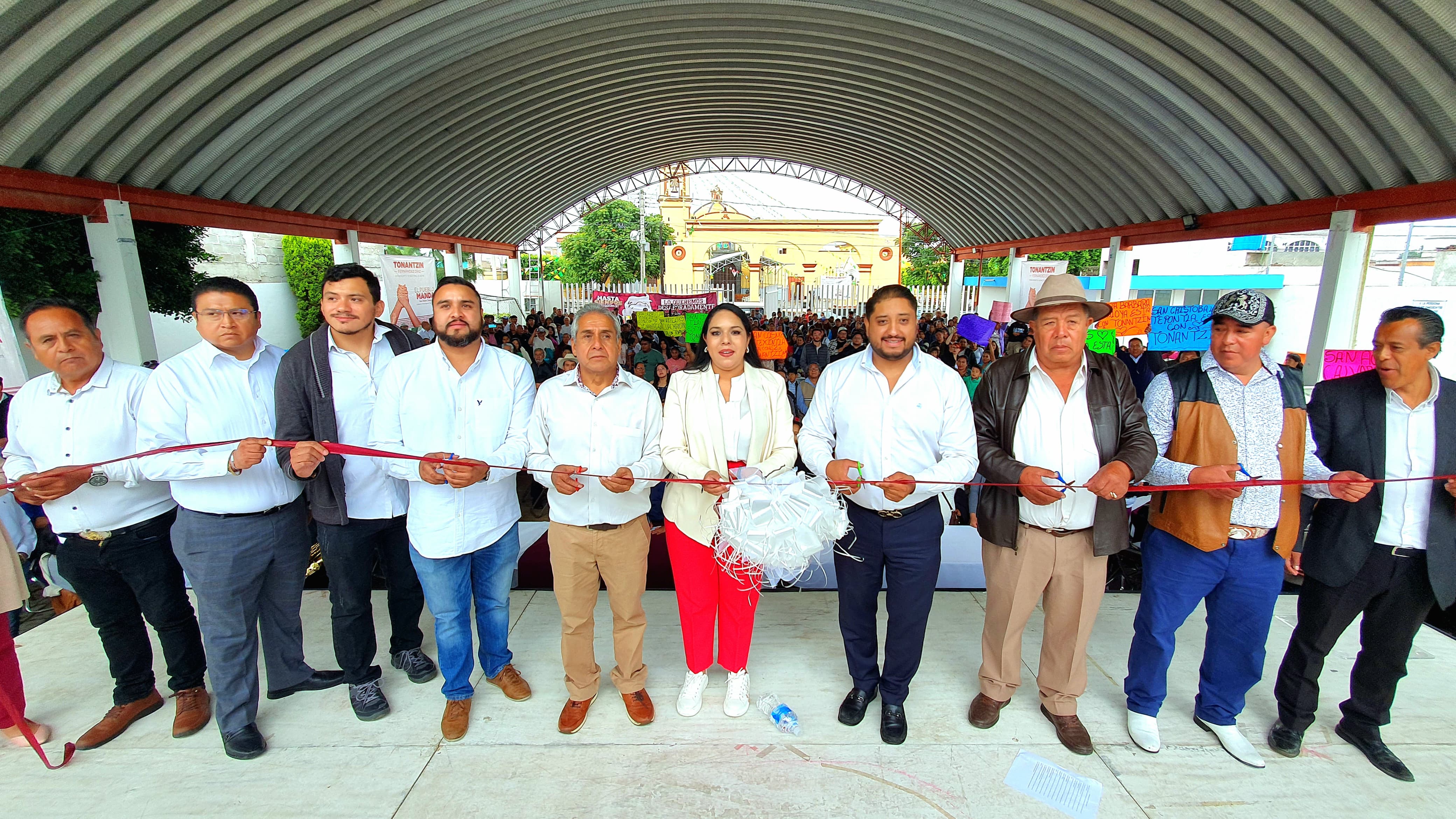 Por: Cortesía Lula Pineda Encabeza Tonantzin Fernández foros "El Pueblo Manda" en San Pedro Cholula