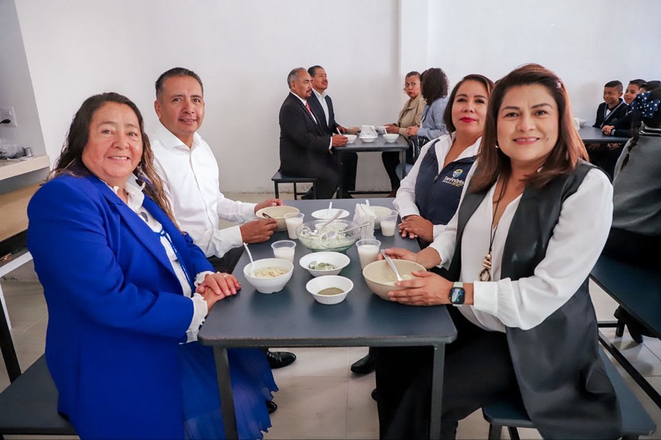 Por: Cortesía Lula Pineda Inaugura Edmundo Tlatehui Comedor Escolar en la Telesecundaria Alejandro García