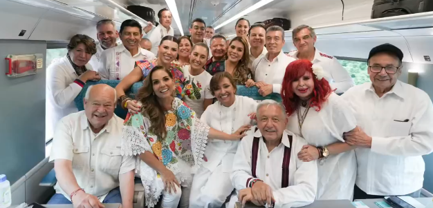 Por: Cortesía AMLO y Claudia Sheinbaum inauguran el lujoso Tren P’atal en la Ruta del Tren Maya