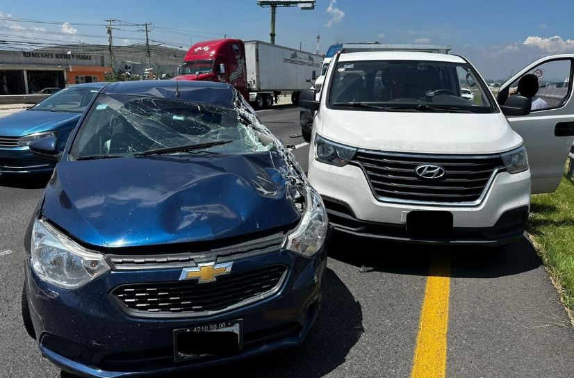 Por: Cortesía Carambola en la carretera México-Querétaro deja daños, pero sin heridos