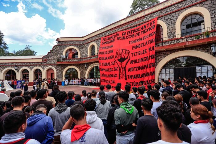 Por: Cortesía Estudiantes normalistas conmemoran el décimo aniversario de Ayotzinapa