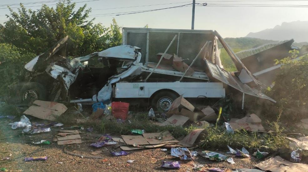 Por: Cortesía Accidente en carretera México 15 deja cuatro heridos en Chametla