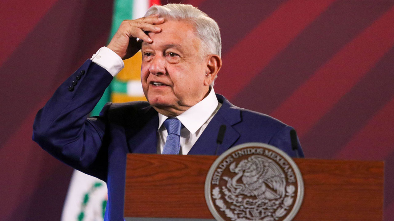 Por: Cortesía AMLO critica amparos del Poder Judicial y defiende extinción de fideicomisos