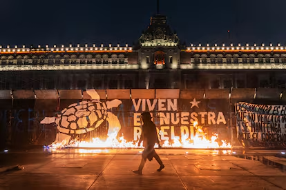 Por: Cortesía A 10 años de Ayotzinapa, miles exigen justicia en las calles de Ciudad de México
